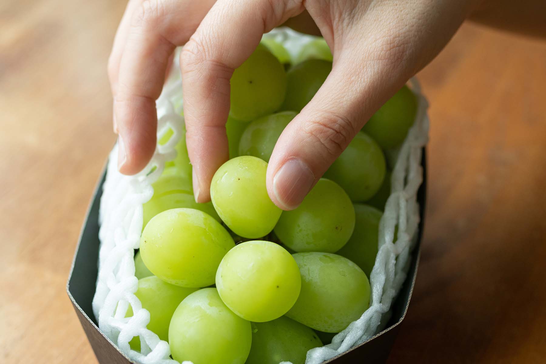 特徴：皮ごと食べられる大粒のぶどう