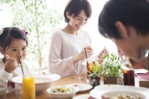 子連れでのランチの注意点は？お店の選び方から持っていきたいアイテムまで詳しく解説！