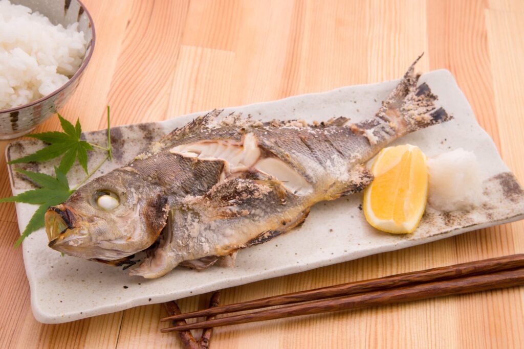 イサキ（伊佐木・鶏魚）：5～8月