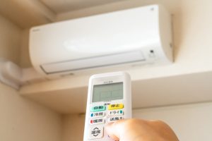 暖房20℃では寒い？暖かくするコツ・電気代節約術も紹介！