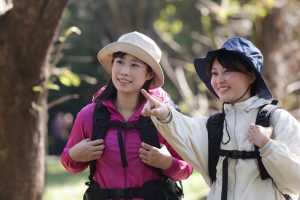 トレッキングとは？登山・ハイキングとの違いや服装・装備を解説！