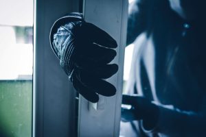 空き巣対策の方法やグッズは？空き巣に狙われやすい家はどんな家？