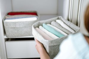 衣替えの時期はいつから？気温の目安や収納のコツを紹介！