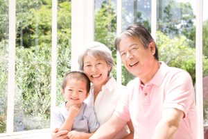 敬老の日のお祝いは何歳から？由来やおすすめのプレゼントを紹介