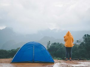 雨の日キャンプの魅力や楽しみ方！快適に過ごせる持ち物リストも紹介