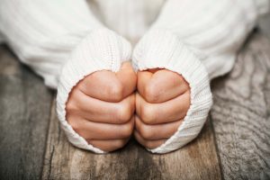 医師監修：冷え性の危険度をチェック項目で確認しよう！改善策も解説