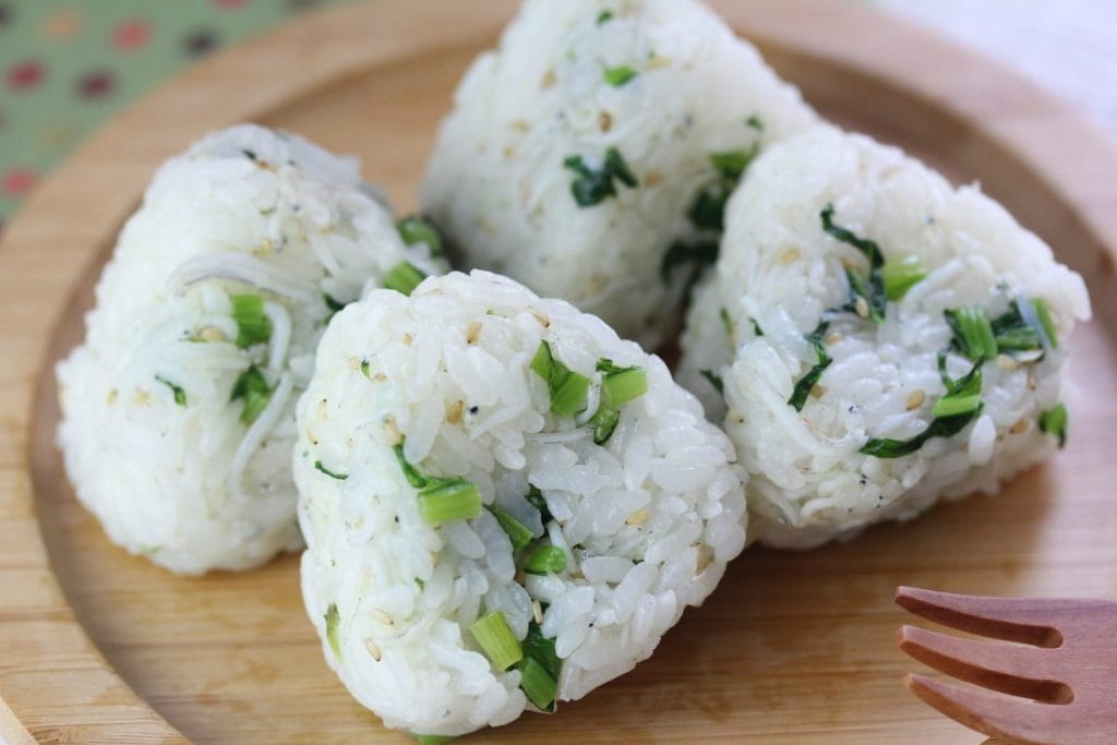 しらすとかぶの葉っぱおむすび