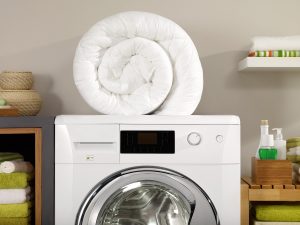 羽毛布団の洗い方は？自宅で洗濯する際の注意すべきポイント
