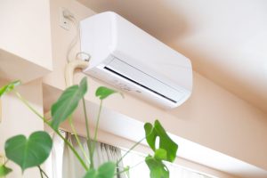 暖房の平均設定温度は22.6℃！目安の温度や電気代の節約方法も解説