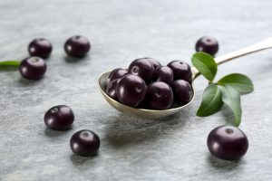 【管理栄養士監修】アサイーの効果とは？美容・健康に役立つ食べ方も解説