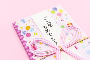 小学校の入学祝いは何を贈る？相場や人気のプレゼントを紹介