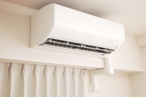 エアコン除湿の電気代を解説！冷房・除湿機との料金比較や節約法も