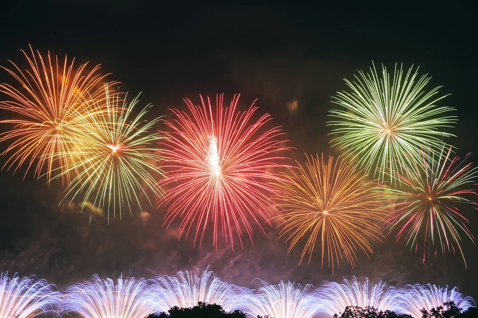 国慶節を祝う花火のイメージ