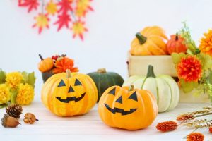 ハロウィンにかぼちゃを飾るのはなぜ？名前や由来、子どもへの伝え方を解説