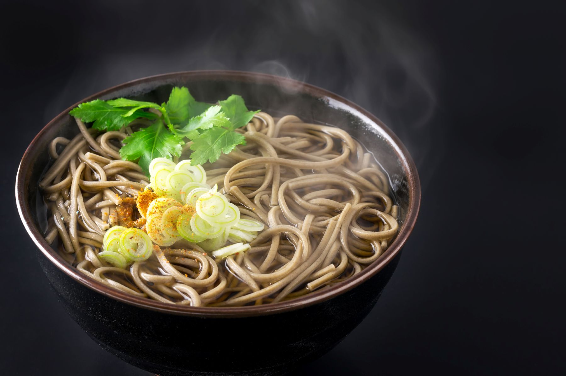 薬味を載せた温そば