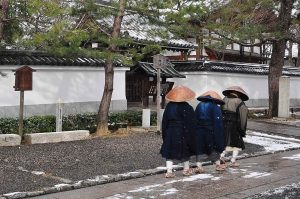 【12月】師走の由来とは？意味や語源、新年を迎える日本の風習も紹介