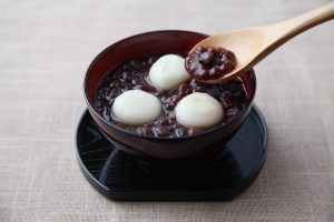 【あんこの種類？水分？】おしるこ(お汁粉)とぜんざい(善哉)の違いを解説