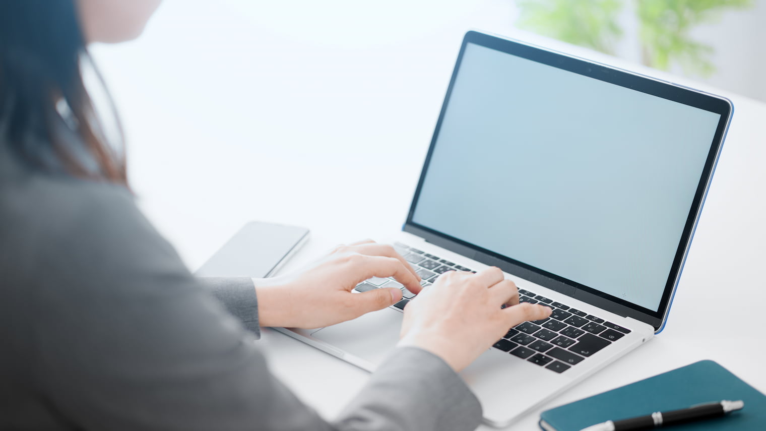 年末挨拶メールを送る人