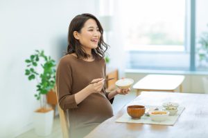 【医師監修】妊娠中に食べてはいけないものとは？一覧で解説！