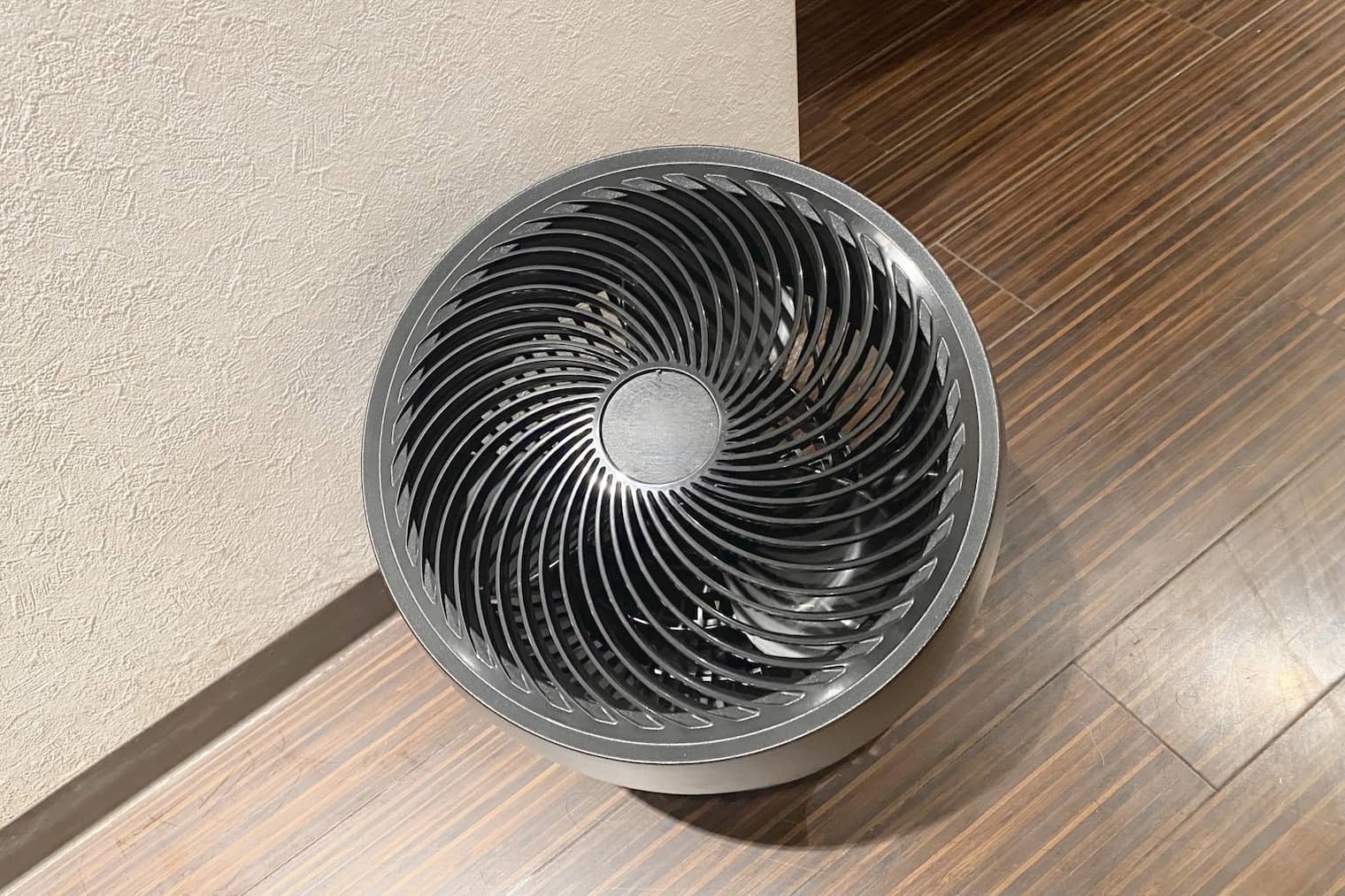 天井に向けてサーキュレーターを置く