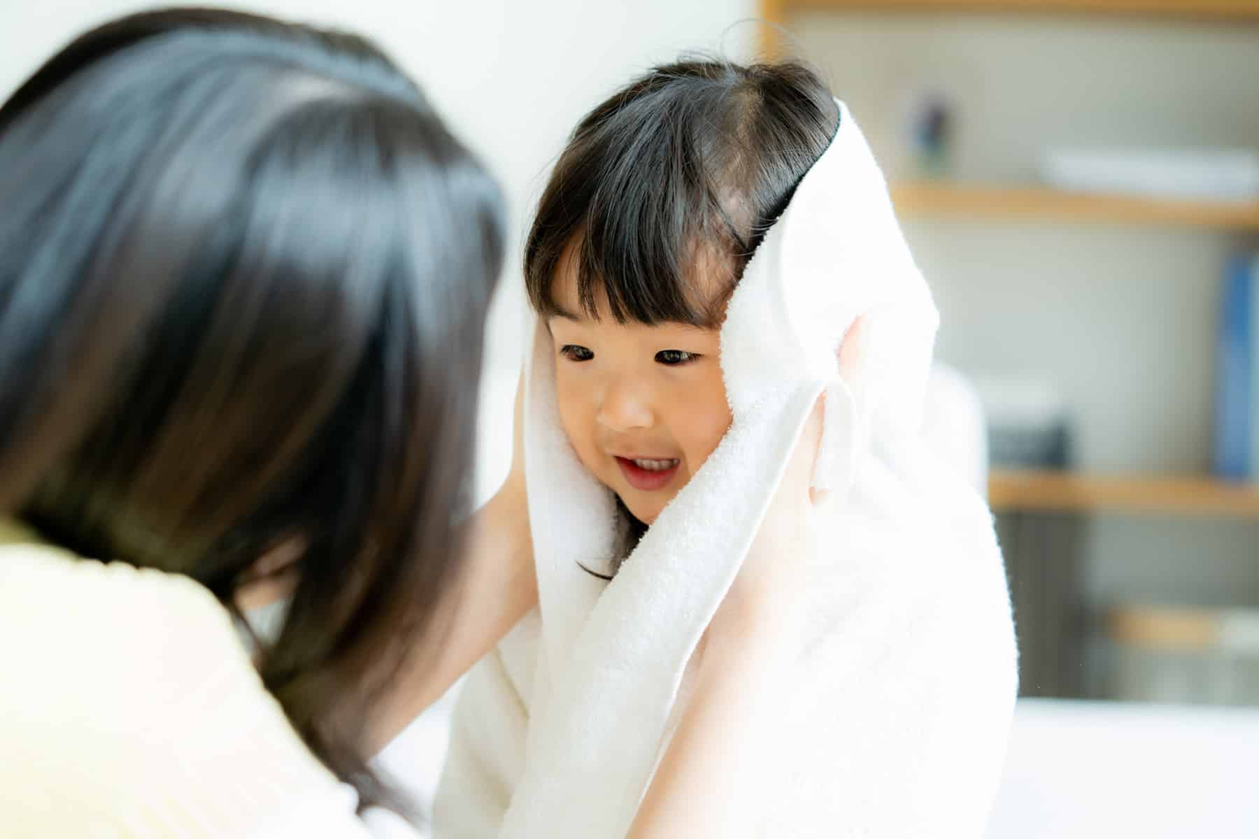 お風呂上がりの親子