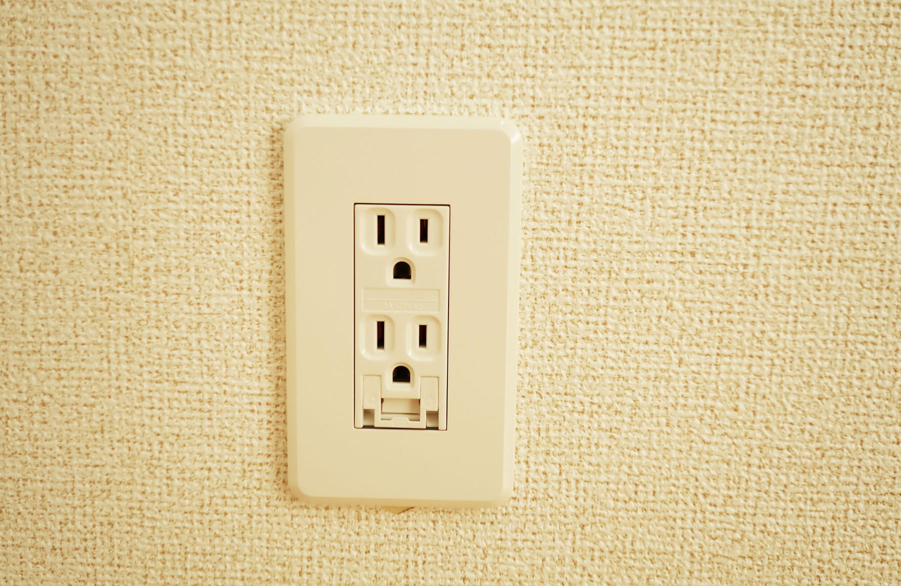 アース付きコンセントを新設する