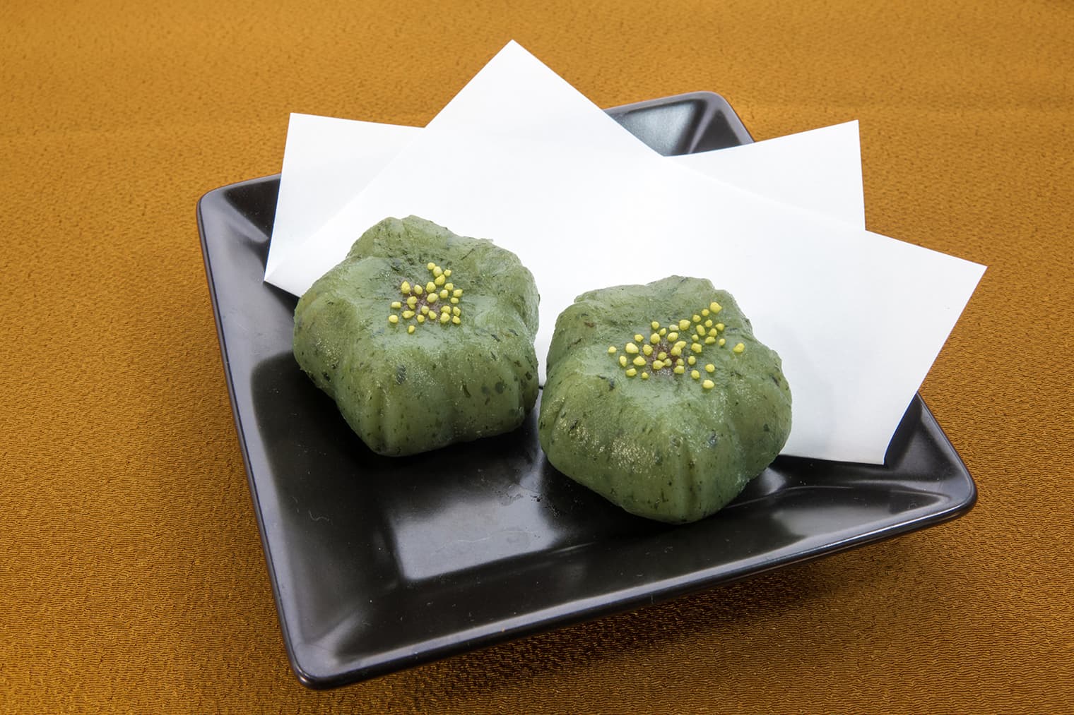 清明節はゆで卵や青団（よもぎ餅）を食べて健康を願う