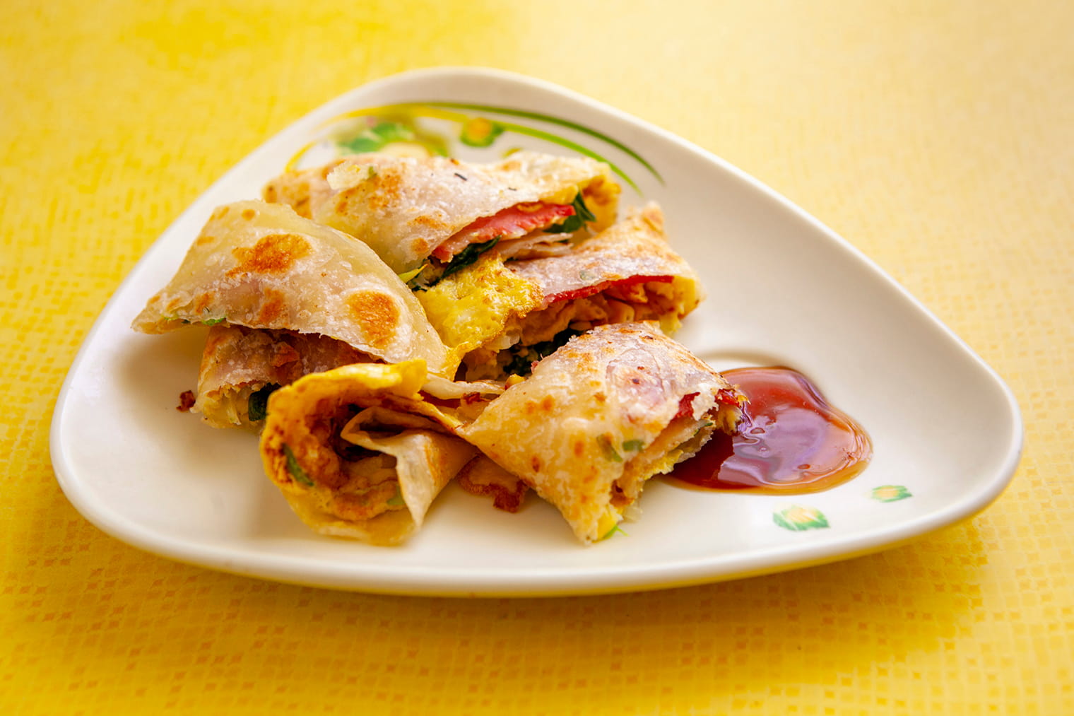 台湾は清明節を別々で墓参りを行い潤餅を食べる