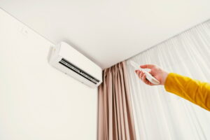 【初心者向け】エアコンの送風とは？電気代は安い？効果的な使い方も解説