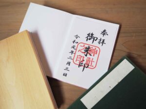 御朱印帳でやってはいけない事8選！失礼になるNGマナーとは？