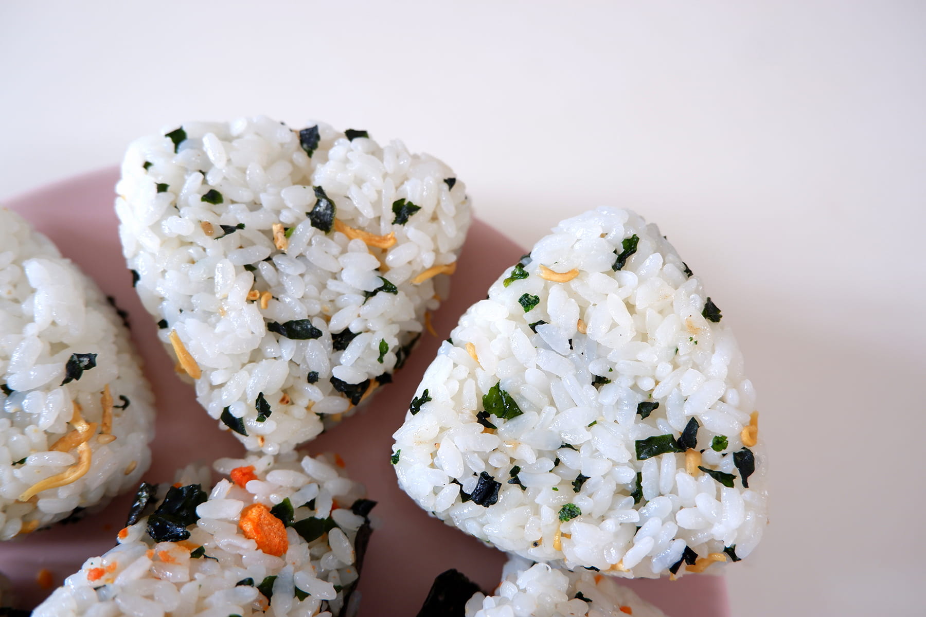 おにぎりの具材組み合わせランキング第2位:鮭×わかめ