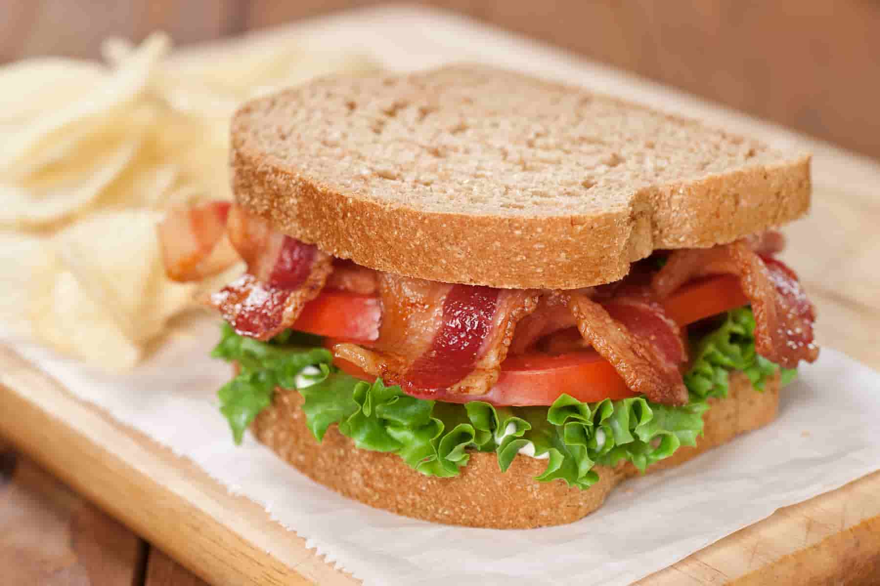 BLT（ベーコン×レタス×トマト）