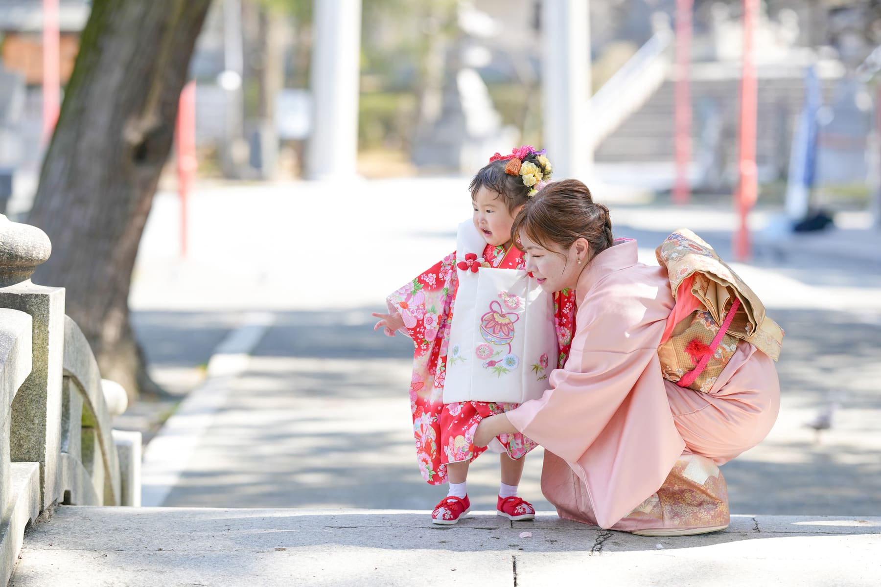 着物を着た女の子と女性