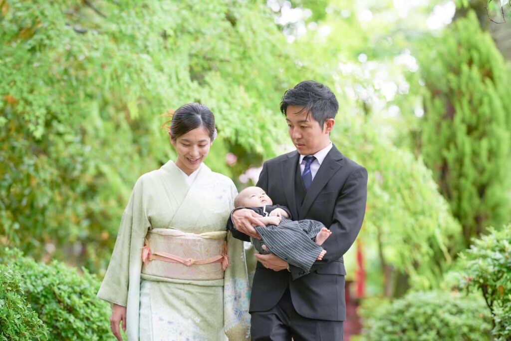 お宮参りの日の家族